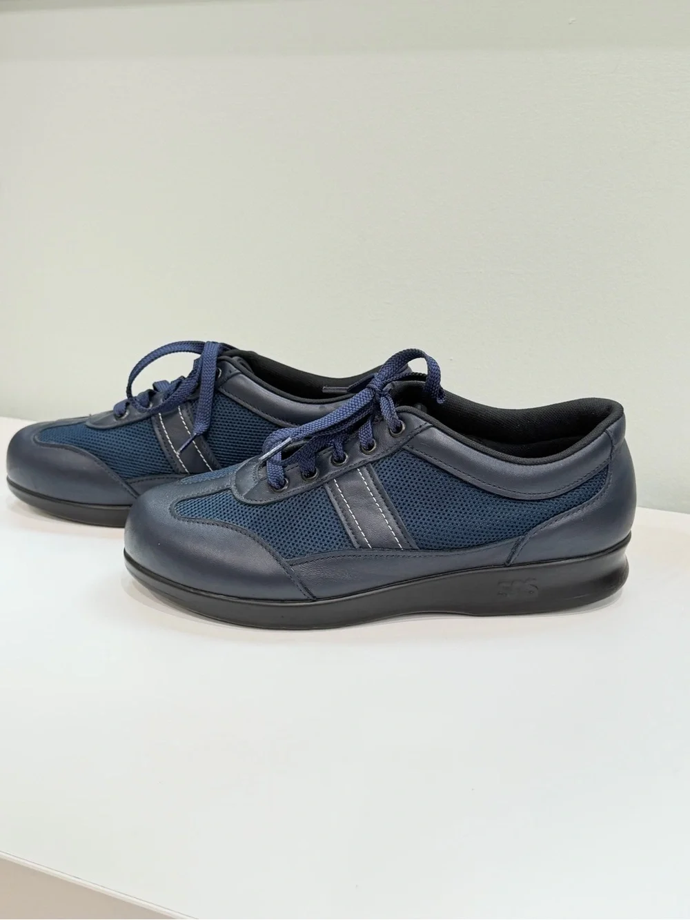 SAS Women’s 7 WW Navy Comfort Walking Sneakers Orthopedic Lace Up Shoes Casual